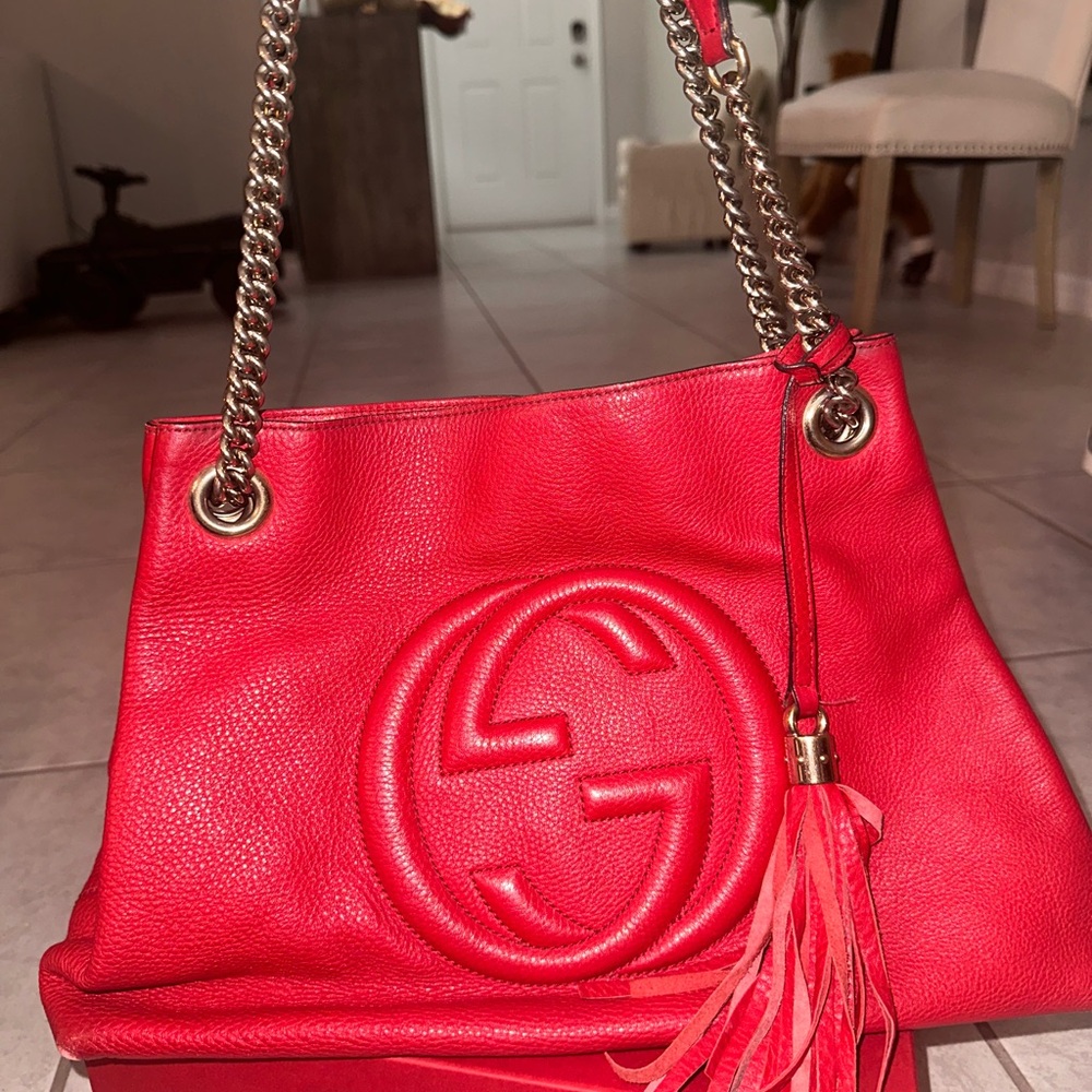 Gucci Red Soho Chain Shoulder Bag with Embossed Logo